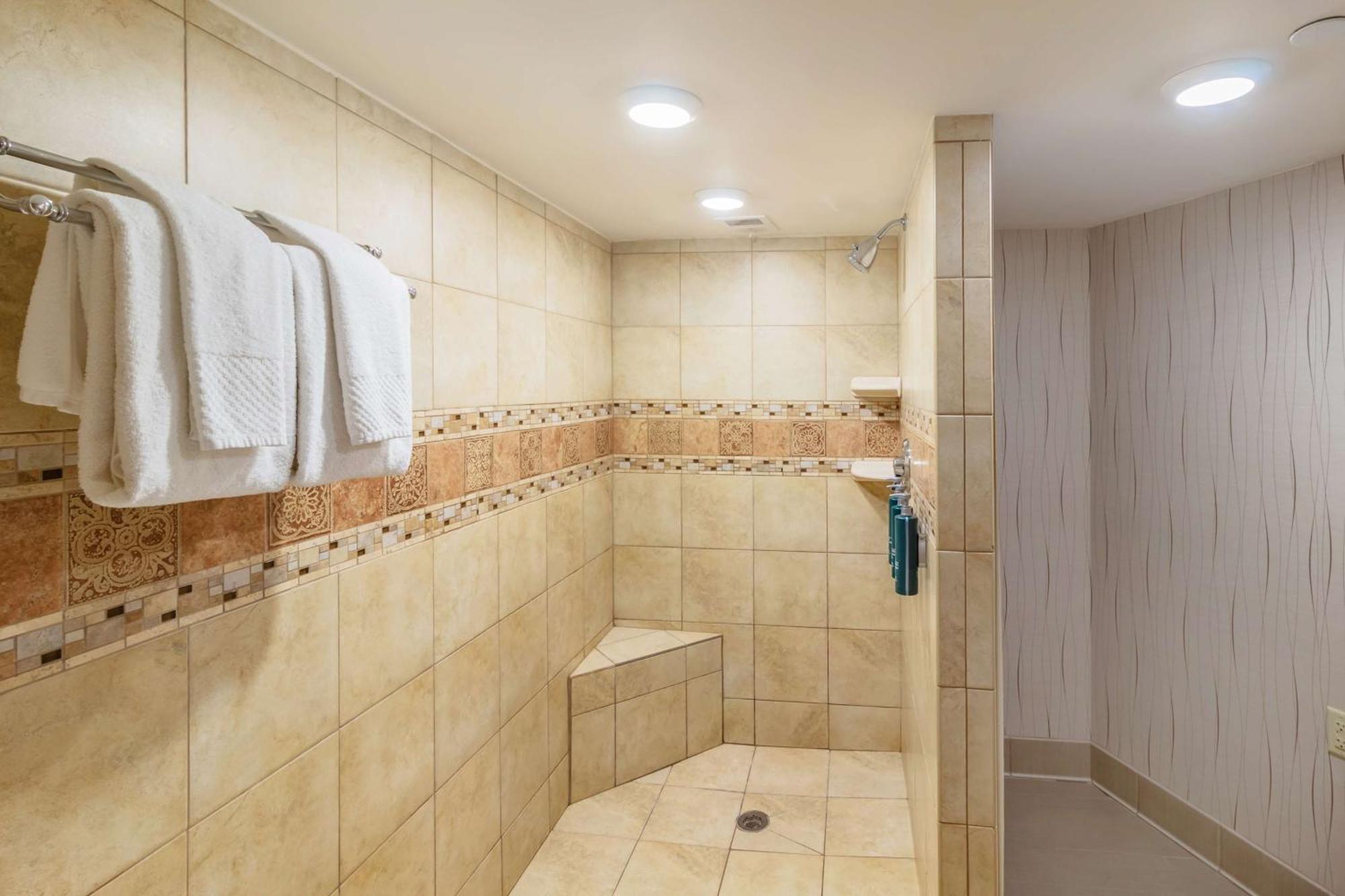 Doubletree By Hilton Lawrence Otel Dış mekan fotoğraf