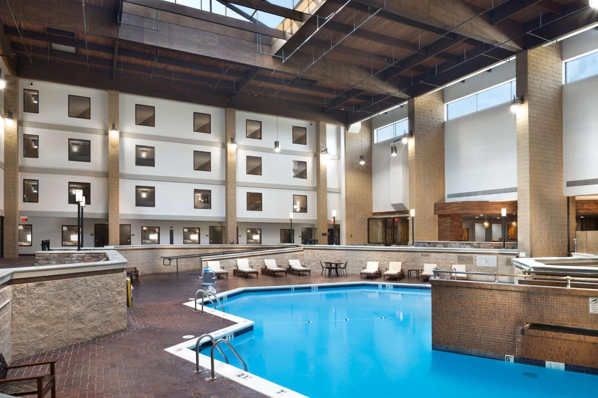 Doubletree By Hilton Lawrence Otel Dış mekan fotoğraf