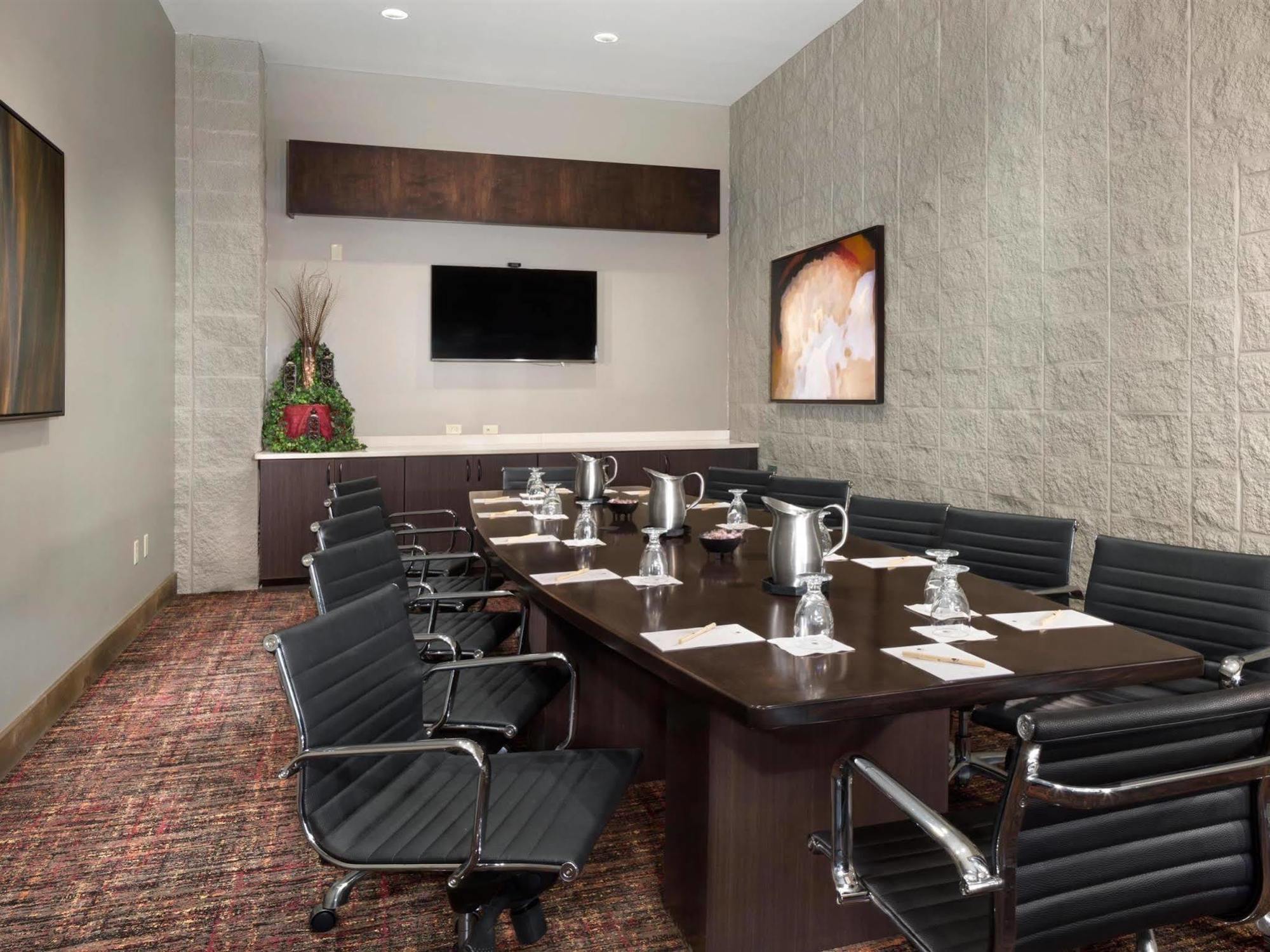 Doubletree By Hilton Lawrence Otel Dış mekan fotoğraf